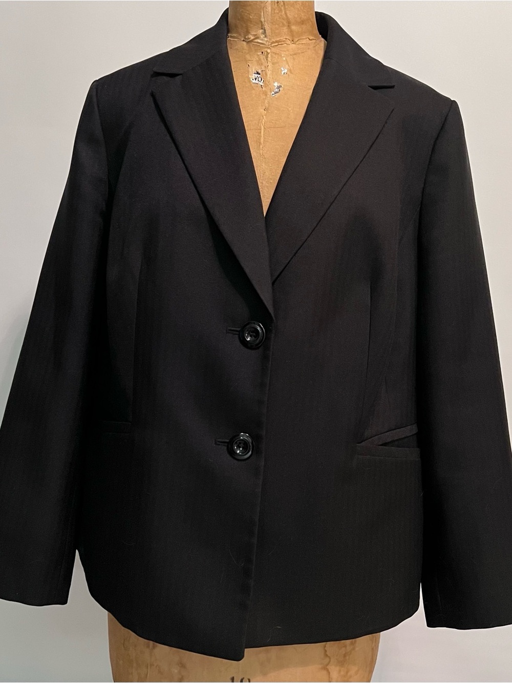Le Suit Classic Black Women's Suit (Jacket and Pants)